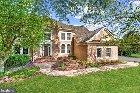 10728 Hunters Pl, Vienna, VA 22181
