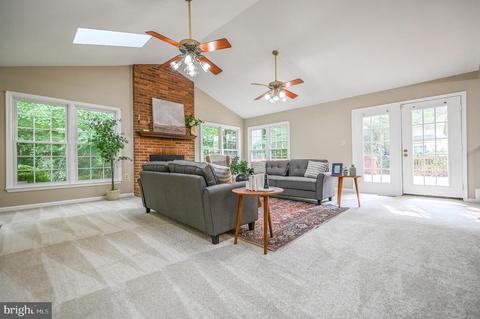 9513 Sloop Ct, Burke, VA 22015 photo 4