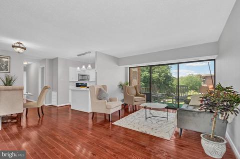 3710 N Rosser St #202, Alexandria, VA 22311