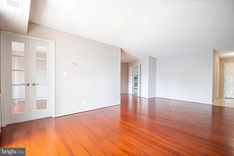 8340 Greensboro Dr #414, Mclean, VA 22102