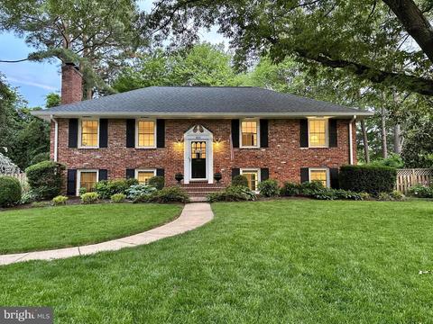8631 Buckboard Dr, Alexandria, VA 22308