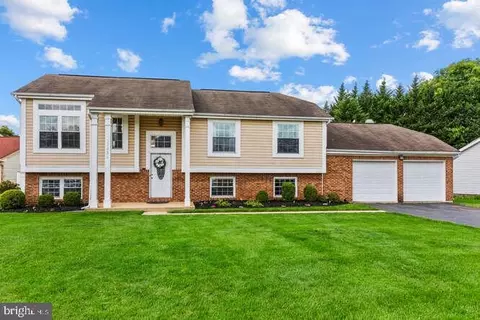 13633 Bellerose Dr, Chantilly, VA 20151