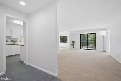 5903 Mount Eagle Dr #316, Alexandria, VA 22303