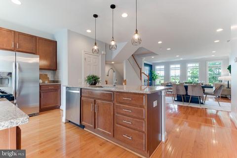 9426 Canonbury Sq, Fairfax, VA 22031