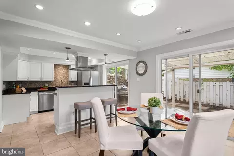 5624 Eastbourne Dr, Springfield, VA 22151 photo 9