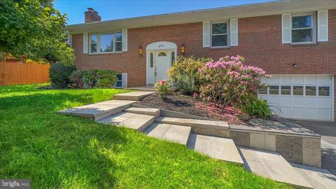 8612 Willowmere Dr, Vienna, VA 22180
