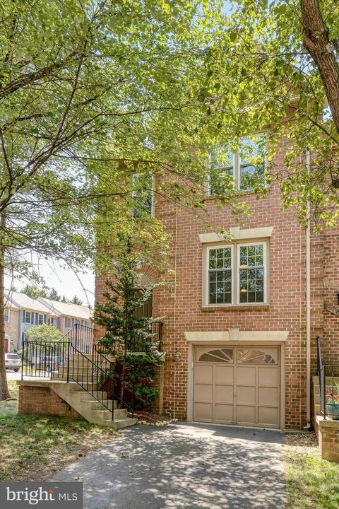 7218 Gentian Ct, Springfield, VA 22152 photo 5