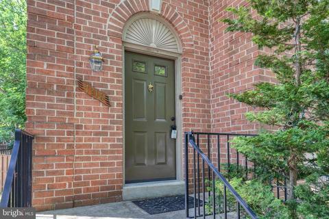 7218 Gentian Ct, Springfield, VA 22152 photo 6