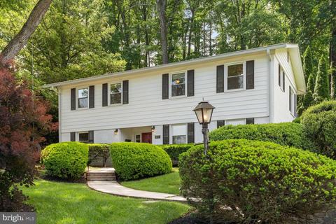 3907 Forest Grove Dr, Annandale, VA 22003