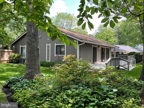 10407 Hollyoak Pl, Fairfax, VA 22032