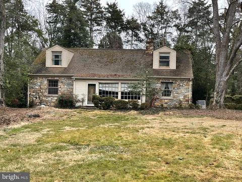 908 Chahotkin Dr, Alexandria, VA 22308
