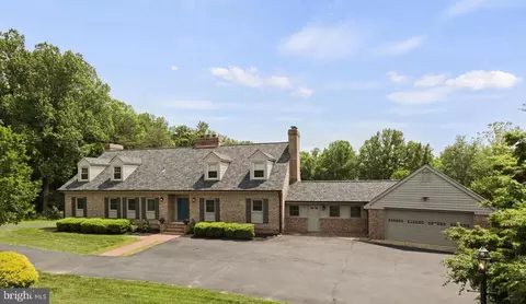 8219 Crusade Dr, Clifton, VA 20124