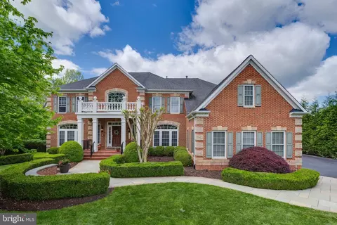 9916 Rosewood Hill Cir, Vienna, VA 22182