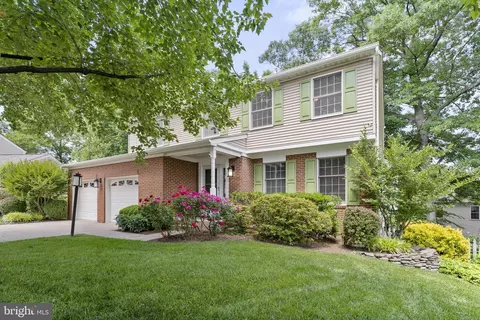 1401 Rock Ridge Ct, Herndon, VA 20170