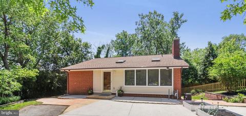 5613 Chase Ct, Alexandria, VA 22312