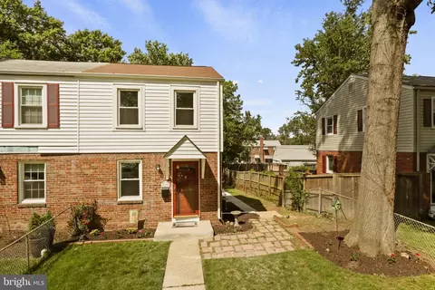 2128 Farrington Ave, Alexandria, VA 22303