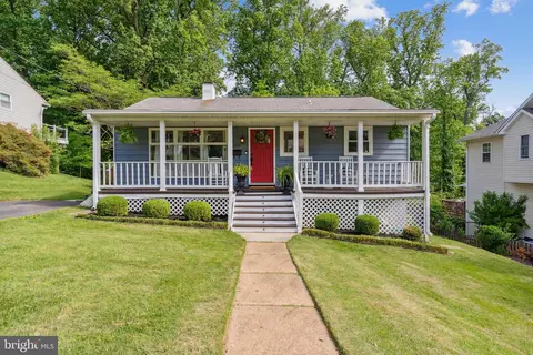 6440 Maplewood Dr, Falls Church, VA 22041