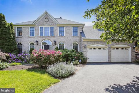 8225 Madrillon Estates Dr, Vienna, VA 22182