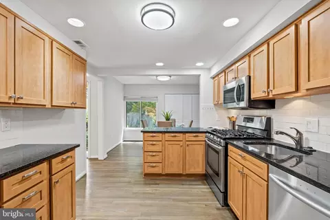 2362 Soft Wind Ct, Reston, VA 20191 photo 10