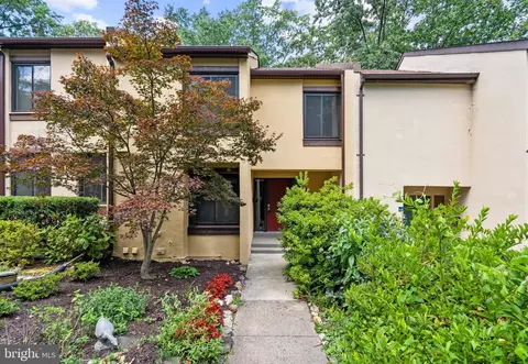2362 Soft Wind Ct, Reston, VA 20191