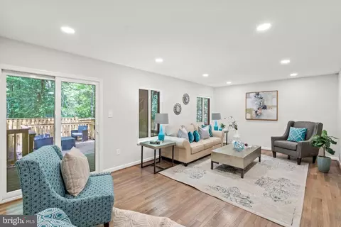 2362 Soft Wind Ct, Reston, VA 20191 photo 2