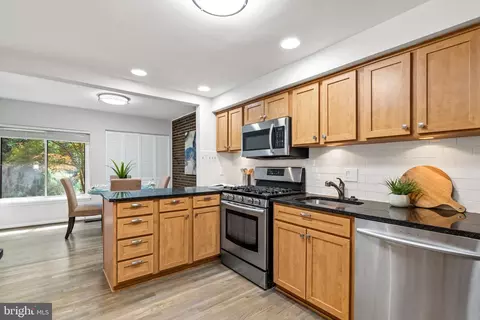 2362 Soft Wind Ct, Reston, VA 20191 photo 11