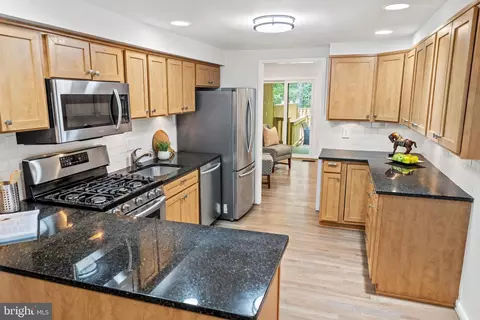 2362 Soft Wind Ct, Reston, VA 20191 photo 6