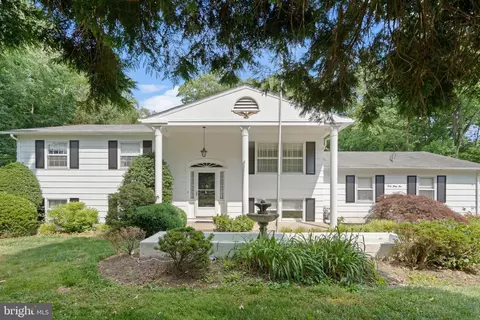 4035 Doveville Ln, Fairfax, VA 22032