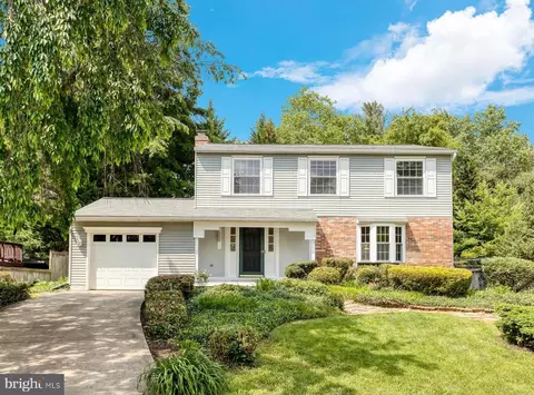 9716 Water Oak Dr, Fairfax, VA 22031