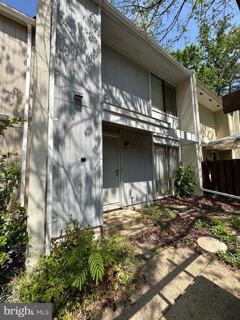 2246 Southgate Sq, Reston, VA 20191