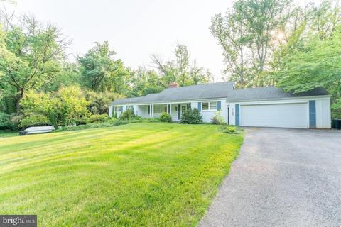 5104 Philip Rd, Annandale, VA 22003