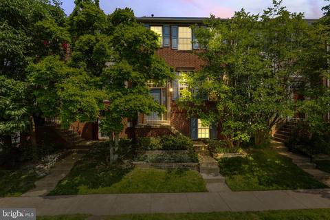 4803 Great Heron Ter, Fairfax, VA 22033