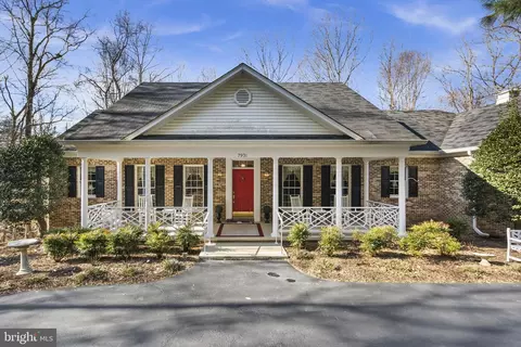 7931 Wolf Run Hills Rd, Fairfax Station, VA 22039