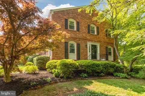 9208 Graceland Pl, Fairfax, VA 22031