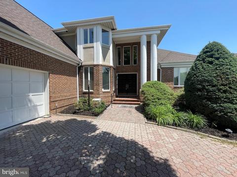 2631 Iron Forge Rd, Herndon, VA 20171