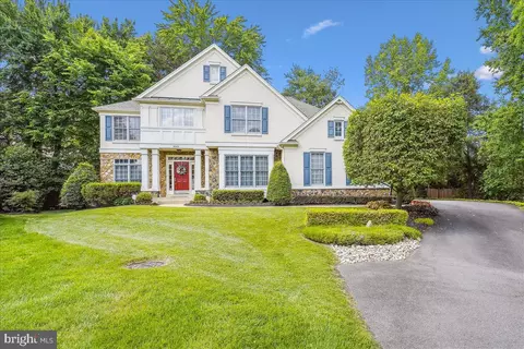 903 Leona Ln, Herndon, VA 20170