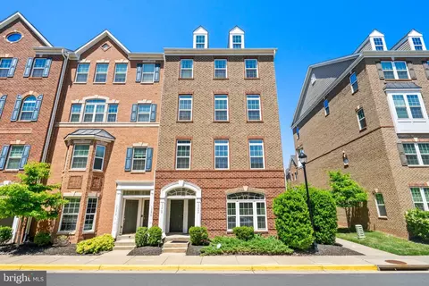 13666 Endeavour Dr, Herndon, VA 20171