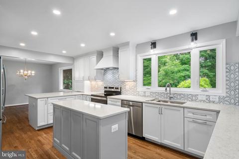 8005 Langbrook Rd, Springfield, VA 22152 photo 13