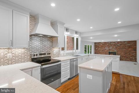 8005 Langbrook Rd, Springfield, VA 22152 photo 18