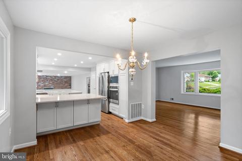 8005 Langbrook Rd, Springfield, VA 22152 photo 12