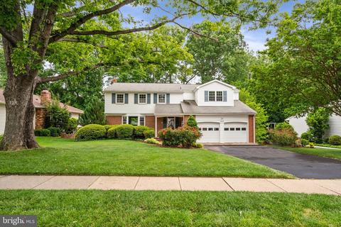 8005 Langbrook Rd, Springfield, VA 22152