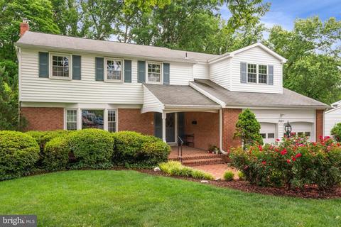 8005 Langbrook Rd, Springfield, VA 22152 photo 2