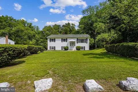 4501 Roberts Rd, Fairfax, VA 22032