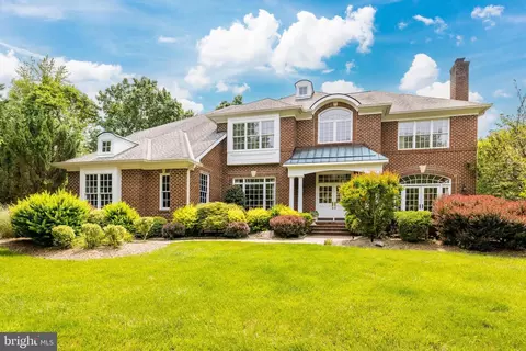 9618 Tackroom Ln, Great Falls, VA 22066