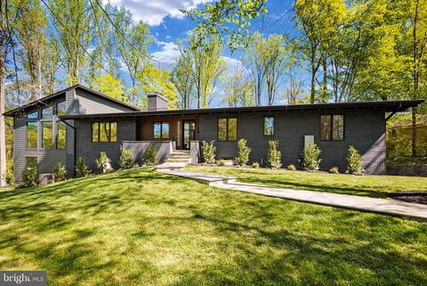 6224 Edgewater Dr, Falls Church, VA 22041