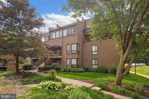 11216 Chestnut Grove Sq #318, Reston, VA 20190