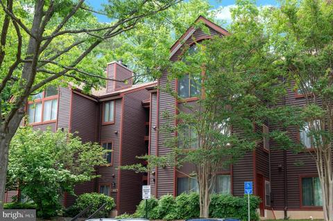 2802 Lee Oaks Pl #301, Falls Church, VA 22046