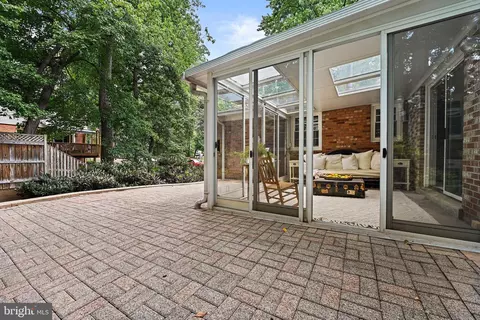 6702 Greenview Ln, Springfield, VA 22152 photo 21