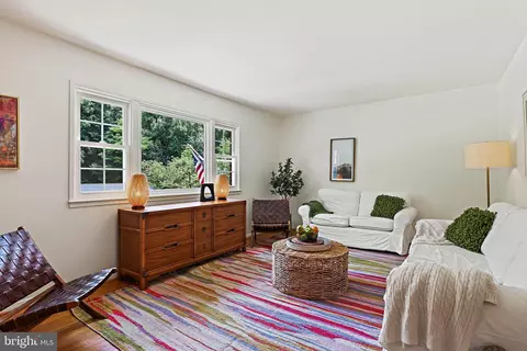 6702 Greenview Ln, Springfield, VA 22152 photo 7