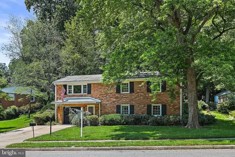 6702 Greenview Ln, Springfield, VA 22152 photo 2